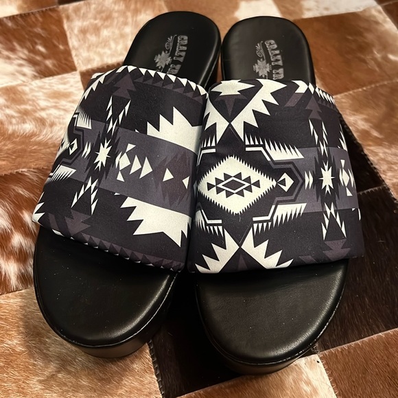New Crazy train Aztec sandals - Picture 1 of 2